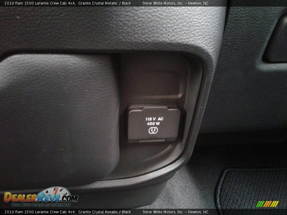 2019 Ram 1500 Laramie Crew Cab 4x4 Granite Crystal Metallic / Black Photo #31