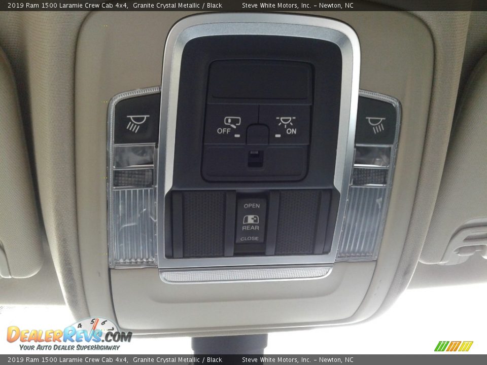 2019 Ram 1500 Laramie Crew Cab 4x4 Granite Crystal Metallic / Black Photo #32