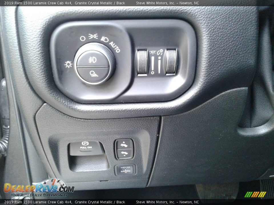 2019 Ram 1500 Laramie Crew Cab 4x4 Granite Crystal Metallic / Black Photo #17