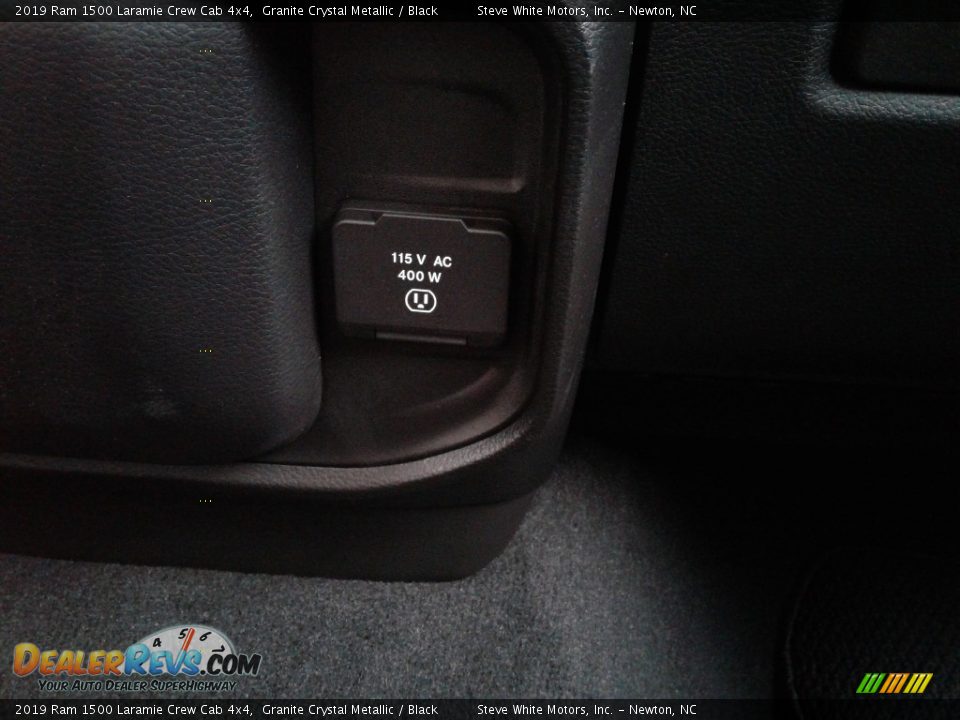 2019 Ram 1500 Laramie Crew Cab 4x4 Granite Crystal Metallic / Black Photo #32