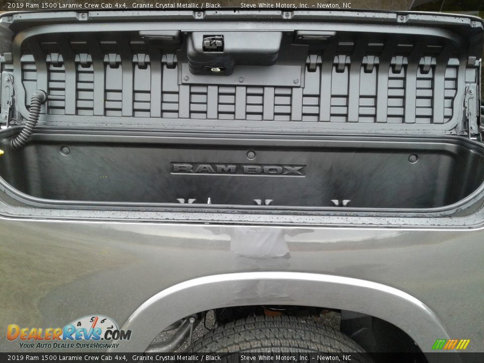 2019 Ram 1500 Laramie Crew Cab 4x4 Granite Crystal Metallic / Black Photo #35