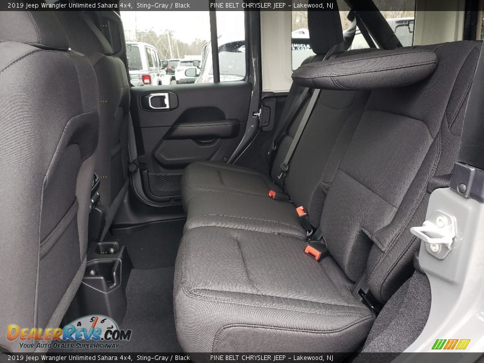 2019 Jeep Wrangler Unlimited Sahara 4x4 Sting-Gray / Black Photo #6