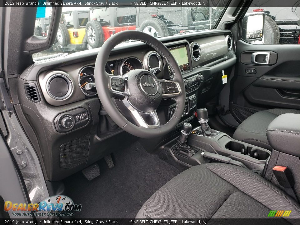 2019 Jeep Wrangler Unlimited Sahara 4x4 Sting-Gray / Black Photo #7
