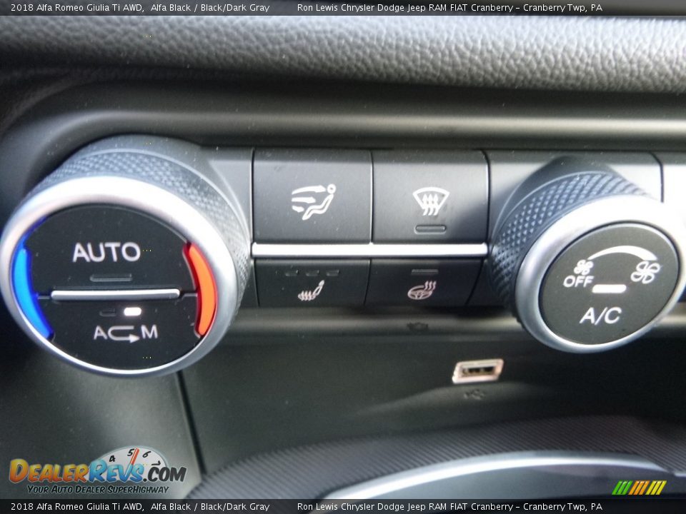 2018 Alfa Romeo Giulia Ti AWD Alfa Black / Black/Dark Gray Photo #25