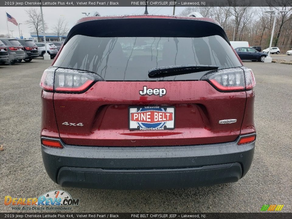 2019 Jeep Cherokee Latitude Plus 4x4 Velvet Red Pearl / Black Photo #5