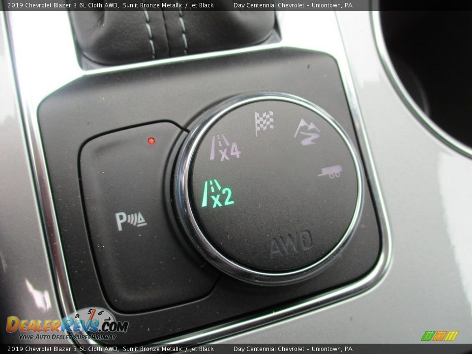 Controls of 2019 Chevrolet Blazer 3.6L Cloth AWD Photo #4
