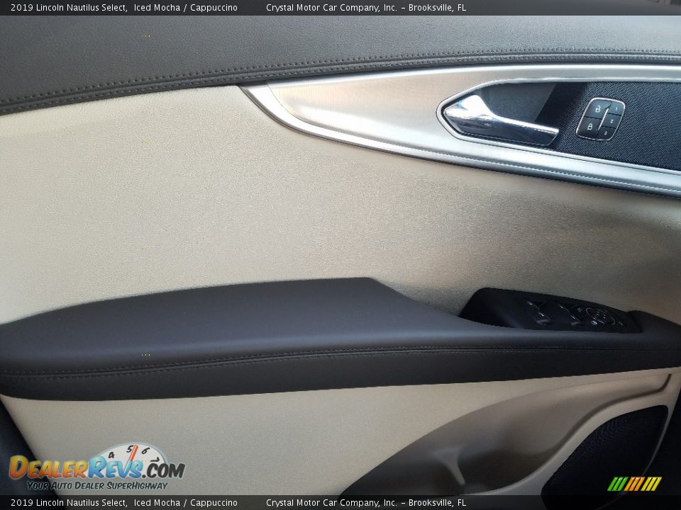 Door Panel of 2019 Lincoln Nautilus Select Photo #17