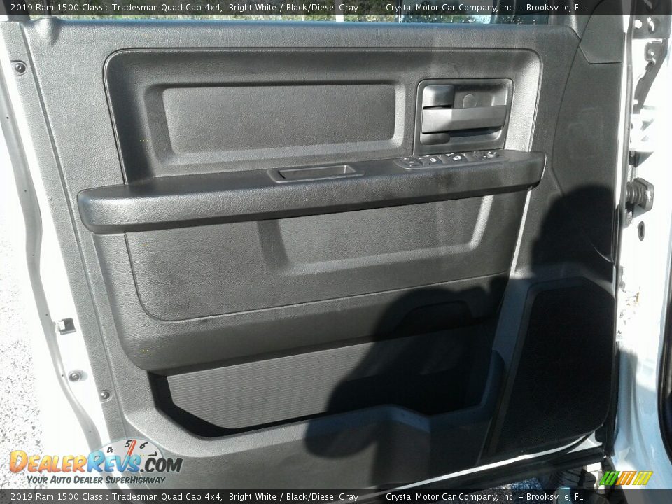2019 Ram 1500 Classic Tradesman Quad Cab 4x4 Bright White / Black/Diesel Gray Photo #17