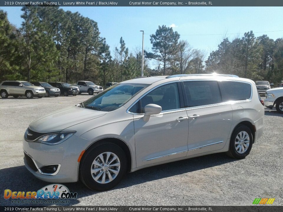2019 Chrysler Pacifica Touring L Luxury White Pearl / Black/Alloy Photo #1