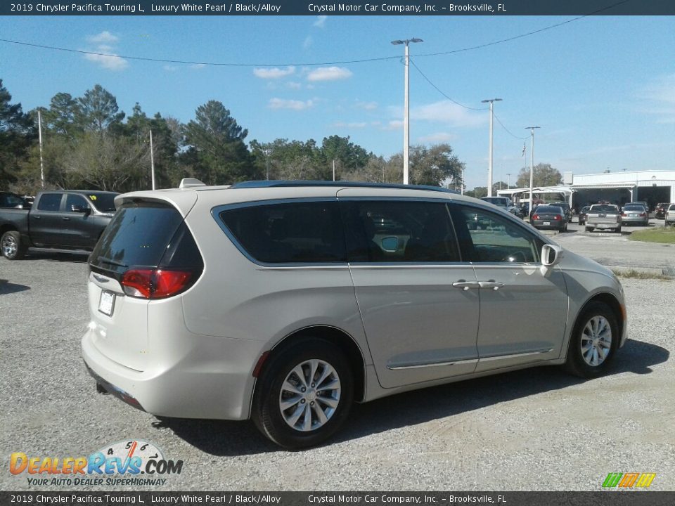 2019 Chrysler Pacifica Touring L Luxury White Pearl / Black/Alloy Photo #5