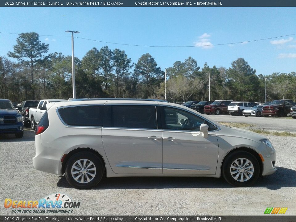 2019 Chrysler Pacifica Touring L Luxury White Pearl / Black/Alloy Photo #6