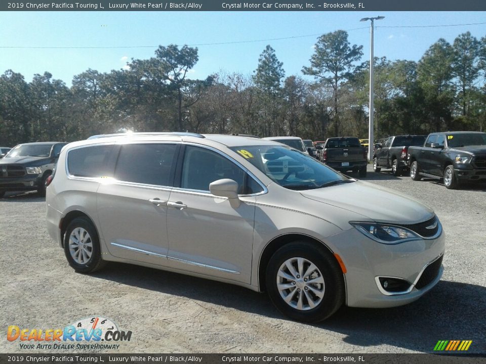 2019 Chrysler Pacifica Touring L Luxury White Pearl / Black/Alloy Photo #7
