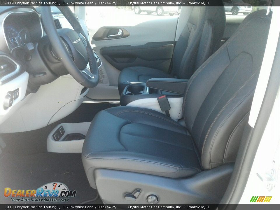 2019 Chrysler Pacifica Touring L Luxury White Pearl / Black/Alloy Photo #9