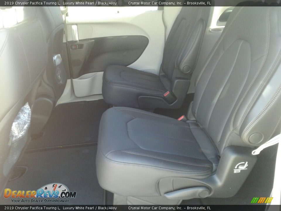2019 Chrysler Pacifica Touring L Luxury White Pearl / Black/Alloy Photo #10