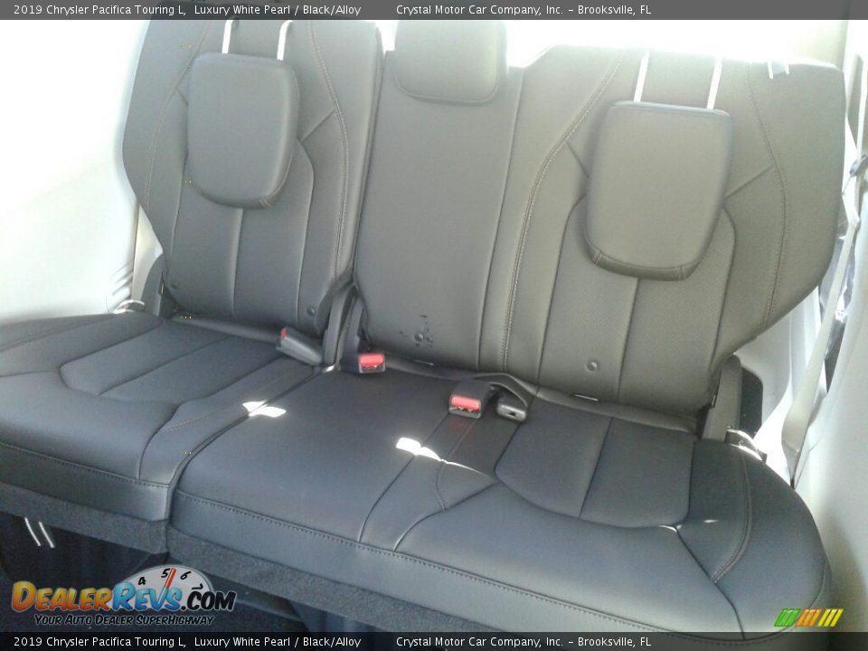 2019 Chrysler Pacifica Touring L Luxury White Pearl / Black/Alloy Photo #11