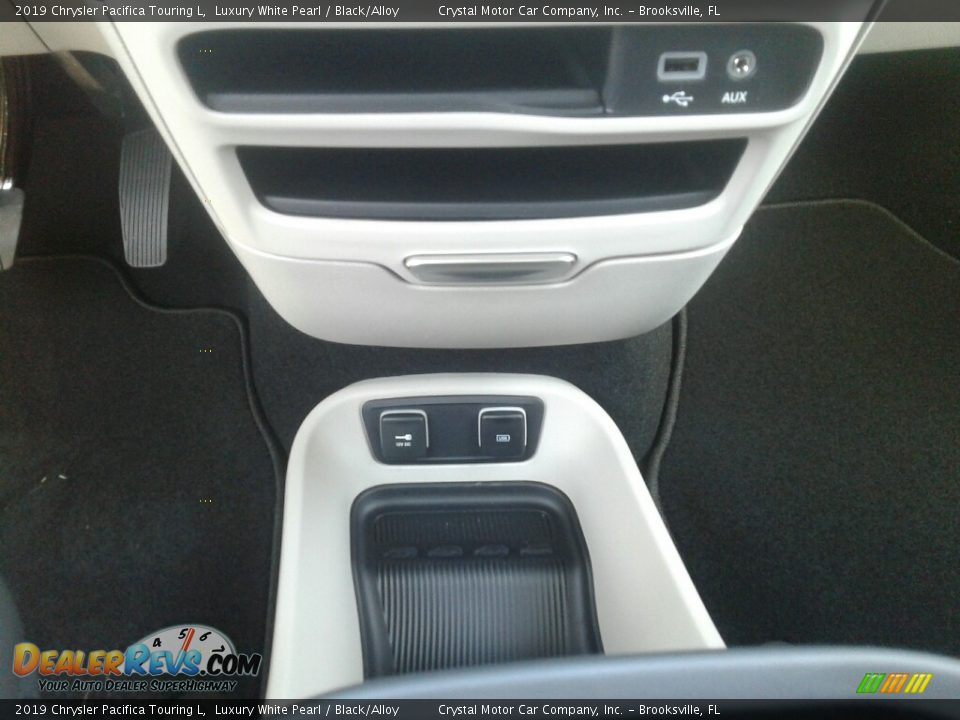 2019 Chrysler Pacifica Touring L Luxury White Pearl / Black/Alloy Photo #16