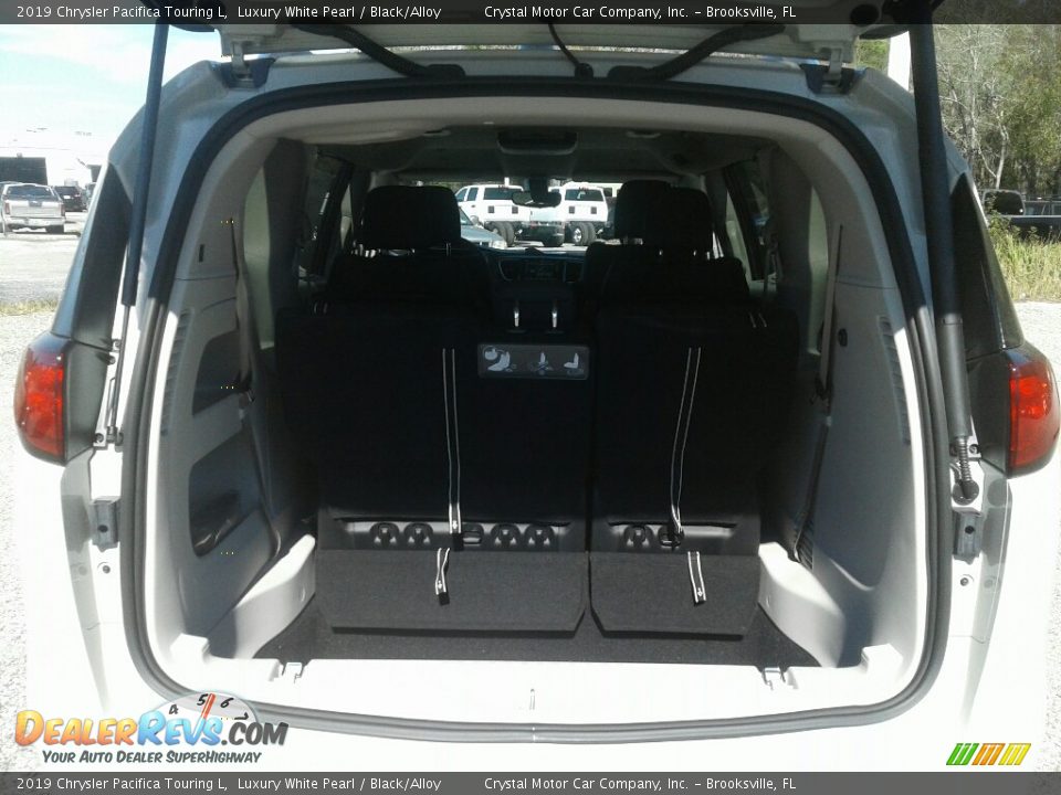 2019 Chrysler Pacifica Touring L Luxury White Pearl / Black/Alloy Photo #20