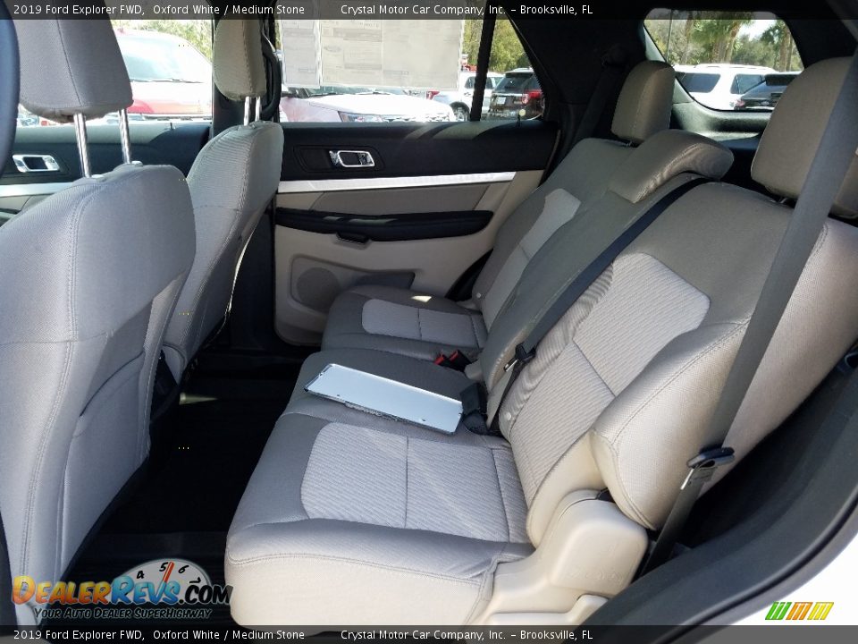 2019 Ford Explorer FWD Oxford White / Medium Stone Photo #10