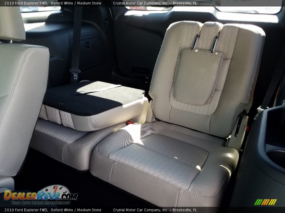 2019 Ford Explorer FWD Oxford White / Medium Stone Photo #11