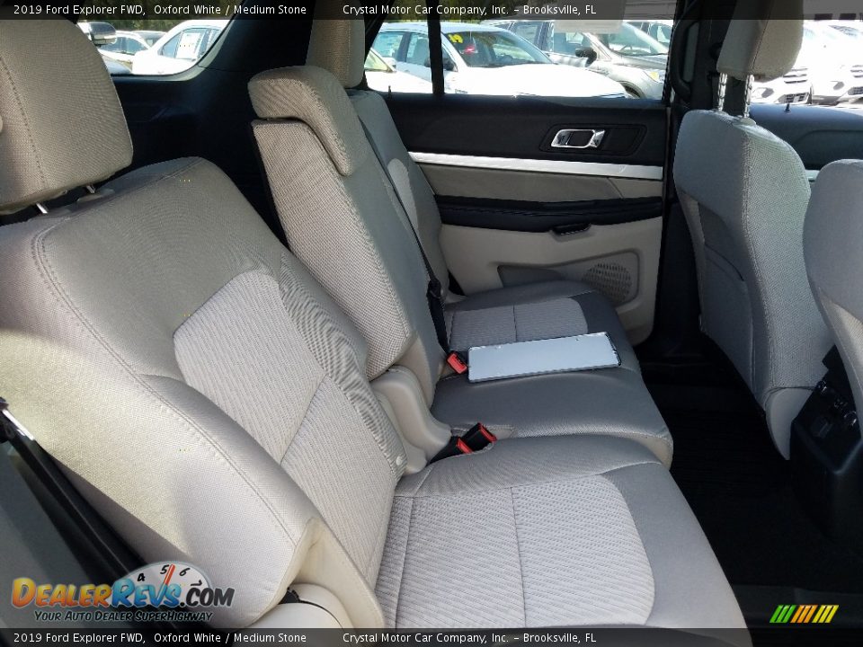 2019 Ford Explorer FWD Oxford White / Medium Stone Photo #12