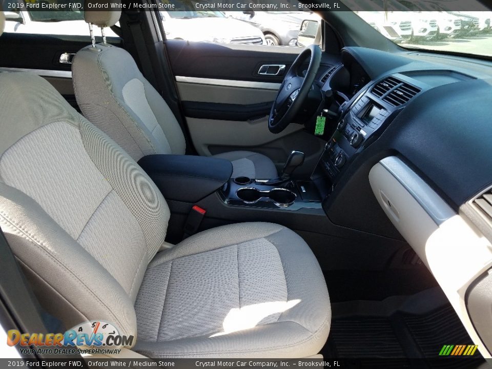 2019 Ford Explorer FWD Oxford White / Medium Stone Photo #13