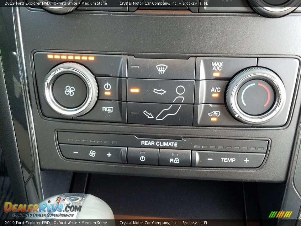 2019 Ford Explorer FWD Oxford White / Medium Stone Photo #17