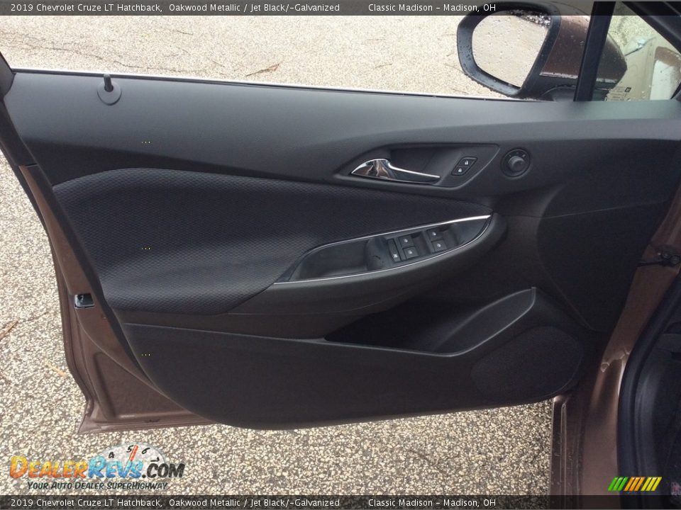 2019 Chevrolet Cruze LT Hatchback Oakwood Metallic / Jet Black/­Galvanized Photo #8