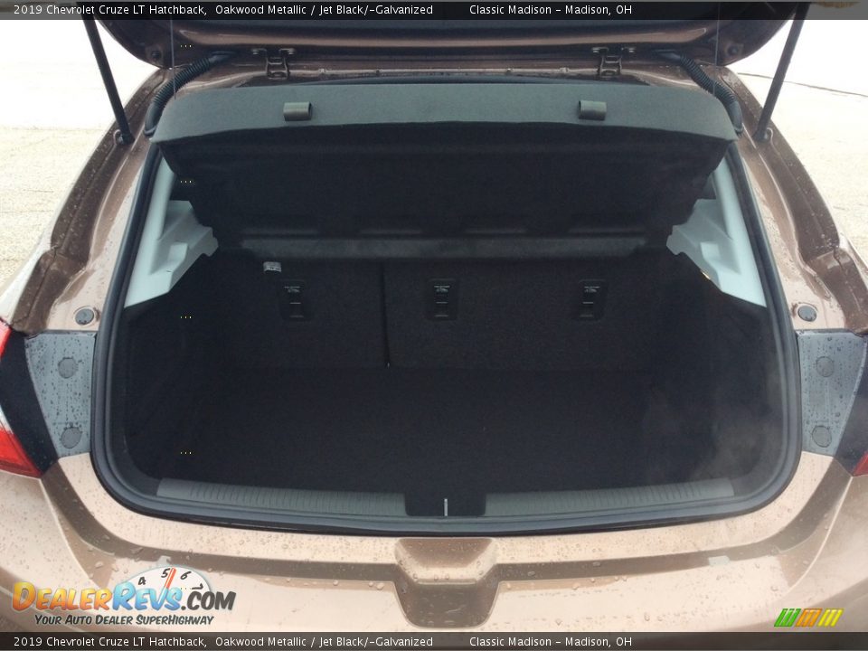 2019 Chevrolet Cruze LT Hatchback Oakwood Metallic / Jet Black/­Galvanized Photo #22