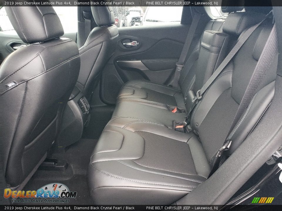 2019 Jeep Cherokee Latitude Plus 4x4 Diamond Black Crystal Pearl / Black Photo #6
