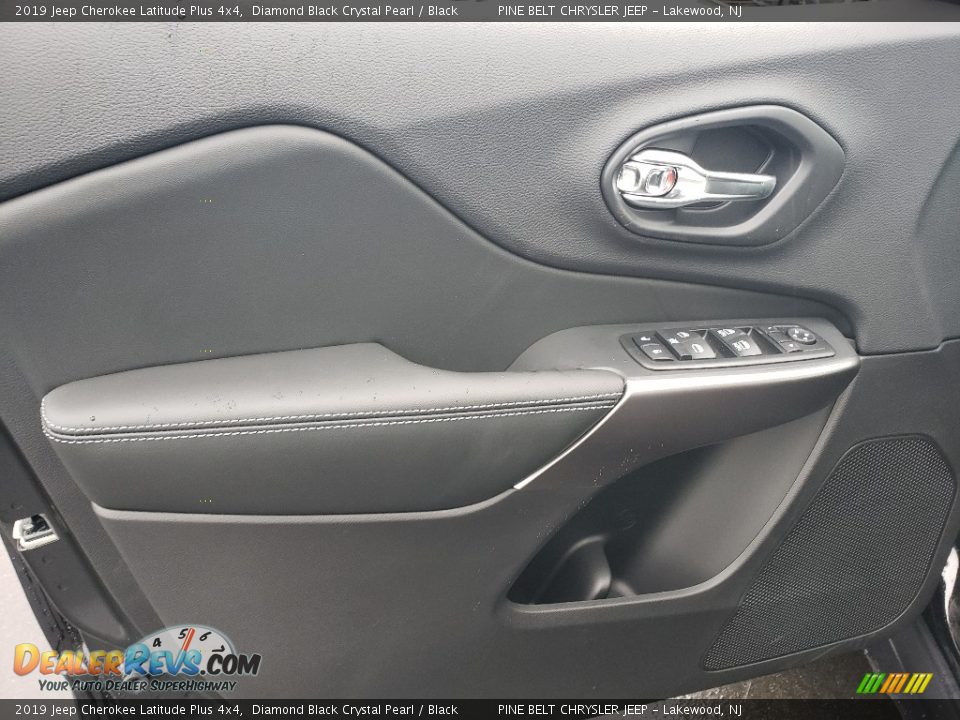 2019 Jeep Cherokee Latitude Plus 4x4 Diamond Black Crystal Pearl / Black Photo #8