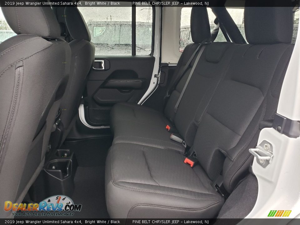 2019 Jeep Wrangler Unlimited Sahara 4x4 Bright White / Black Photo #5