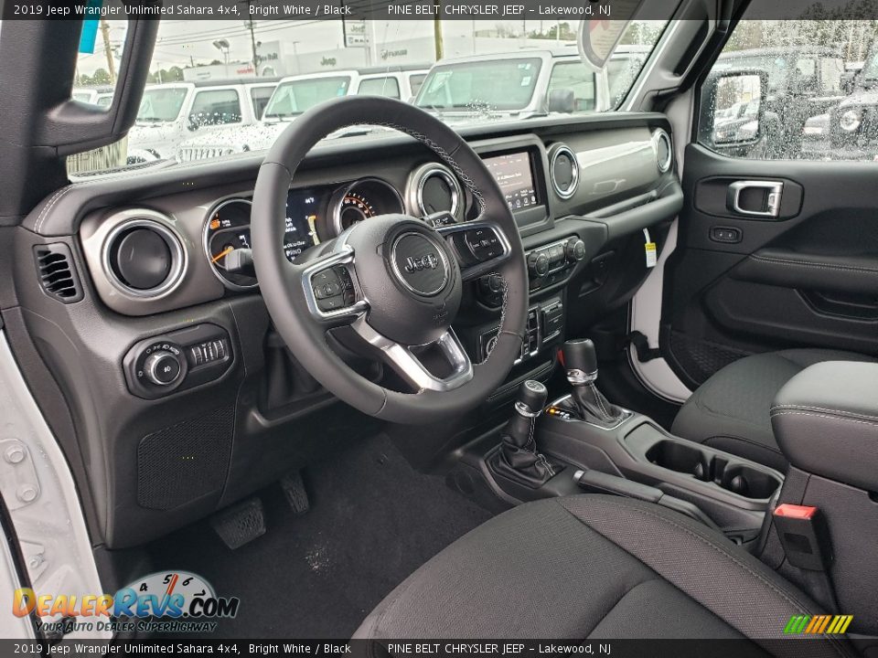 2019 Jeep Wrangler Unlimited Sahara 4x4 Bright White / Black Photo #6