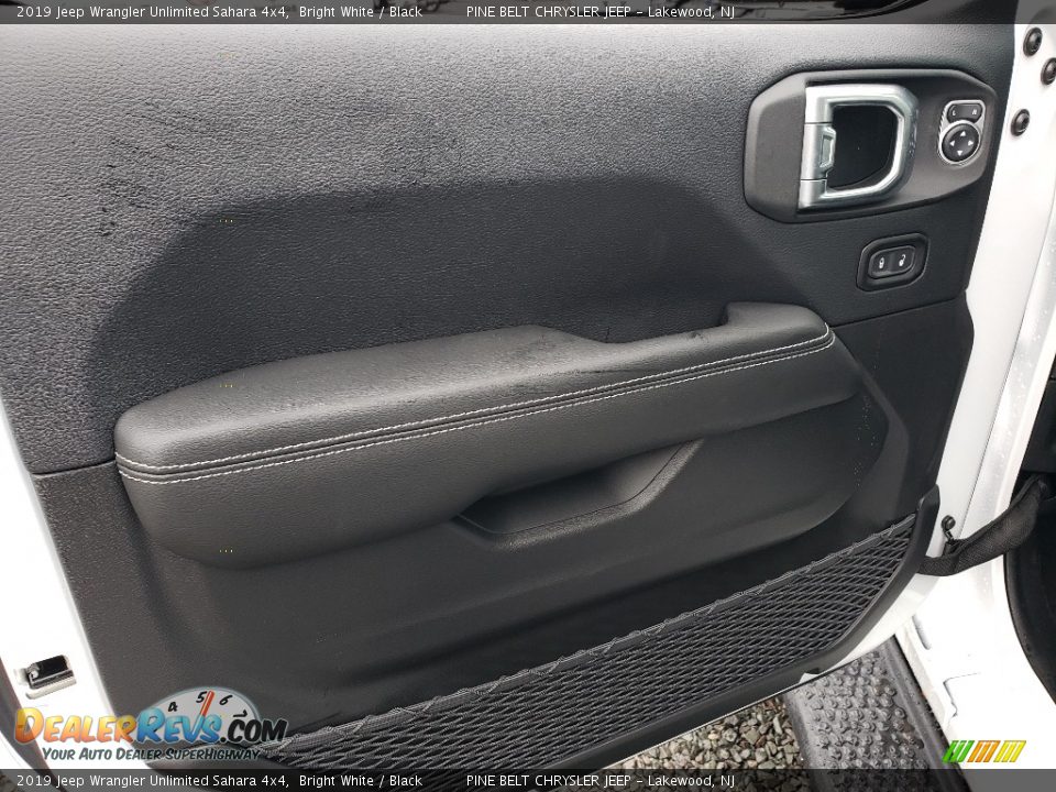 2019 Jeep Wrangler Unlimited Sahara 4x4 Bright White / Black Photo #7