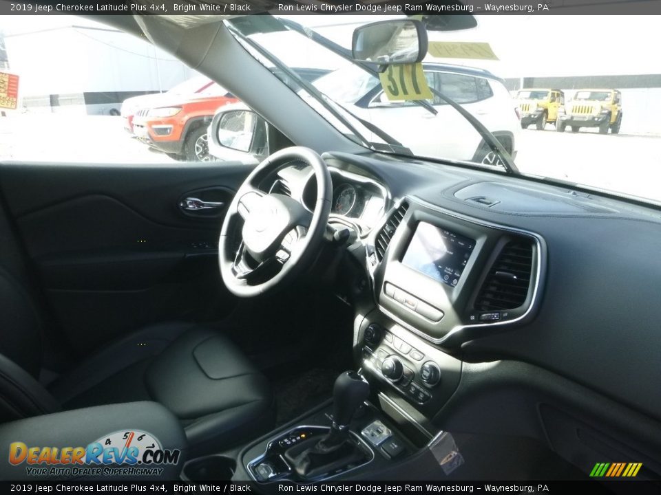 2019 Jeep Cherokee Latitude Plus 4x4 Bright White / Black Photo #11