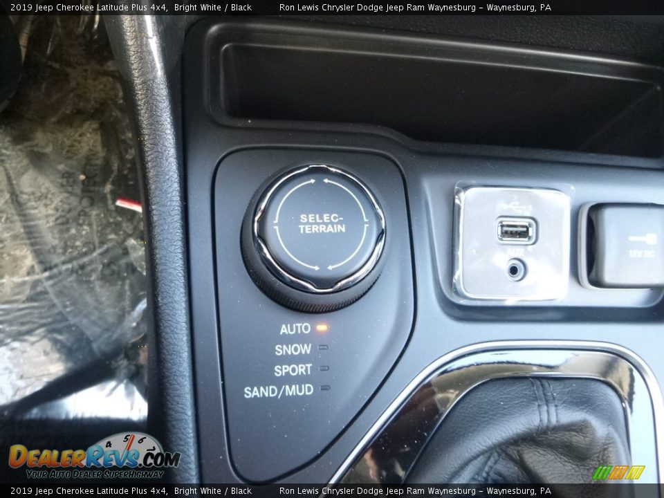 2019 Jeep Cherokee Latitude Plus 4x4 Bright White / Black Photo #20