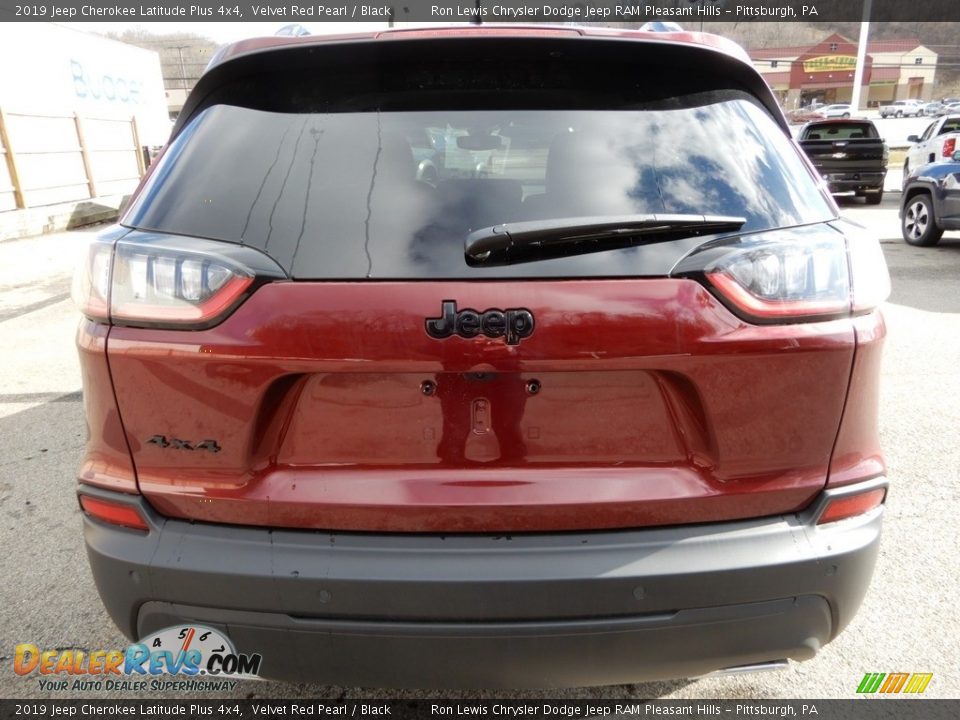 2019 Jeep Cherokee Latitude Plus 4x4 Velvet Red Pearl / Black Photo #4