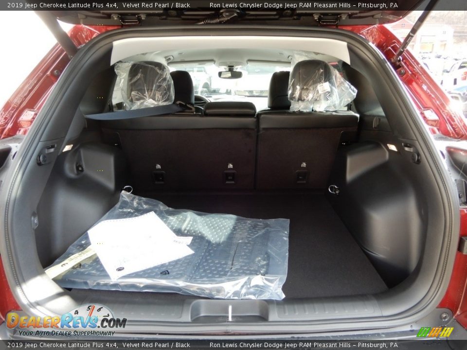 2019 Jeep Cherokee Latitude Plus 4x4 Velvet Red Pearl / Black Photo #5