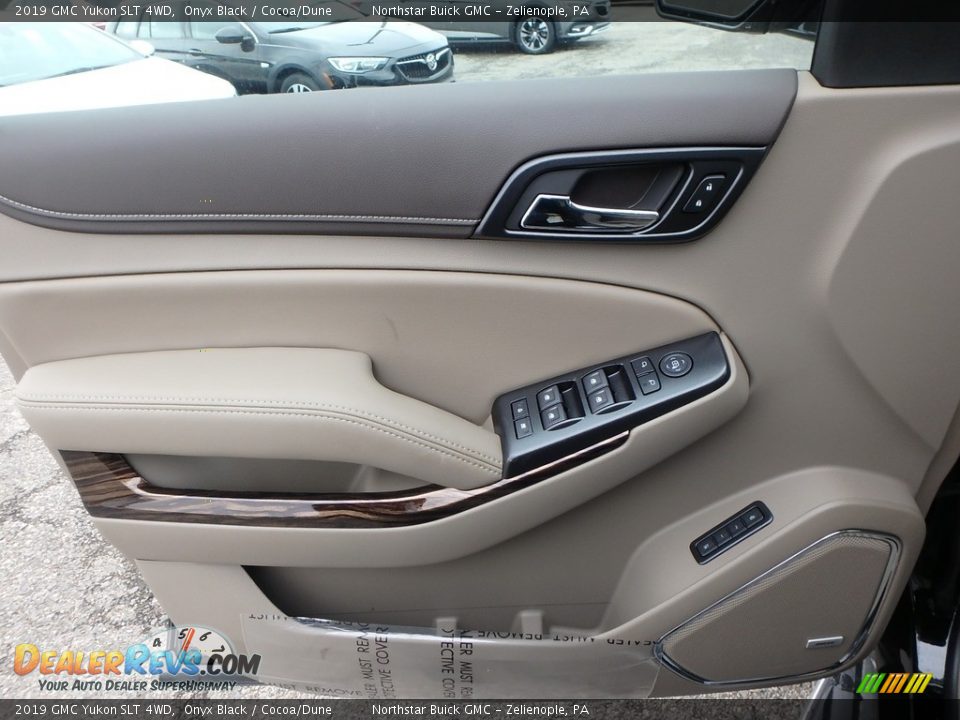 Door Panel of 2019 GMC Yukon SLT 4WD Photo #14