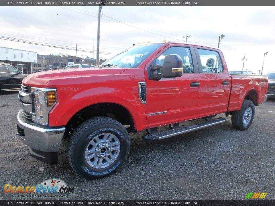 Front 3/4 View of 2019 Ford F250 Super Duty XLT Crew Cab 4x4 Photo #6