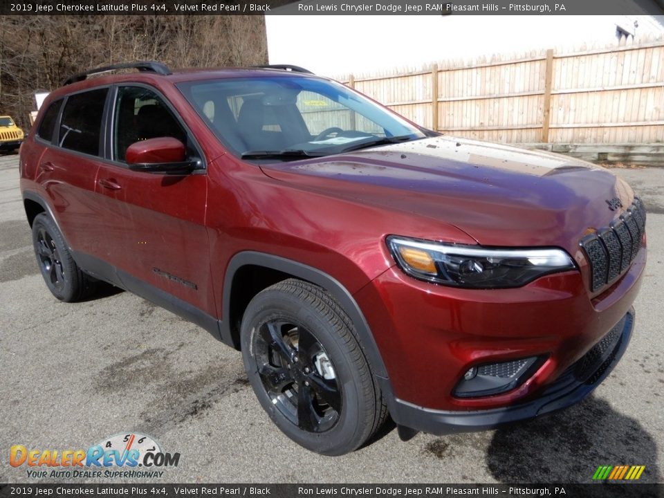 2019 Jeep Cherokee Latitude Plus 4x4 Velvet Red Pearl / Black Photo #8