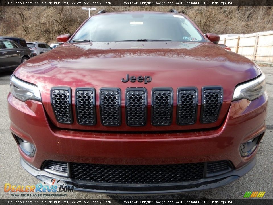 2019 Jeep Cherokee Latitude Plus 4x4 Velvet Red Pearl / Black Photo #9