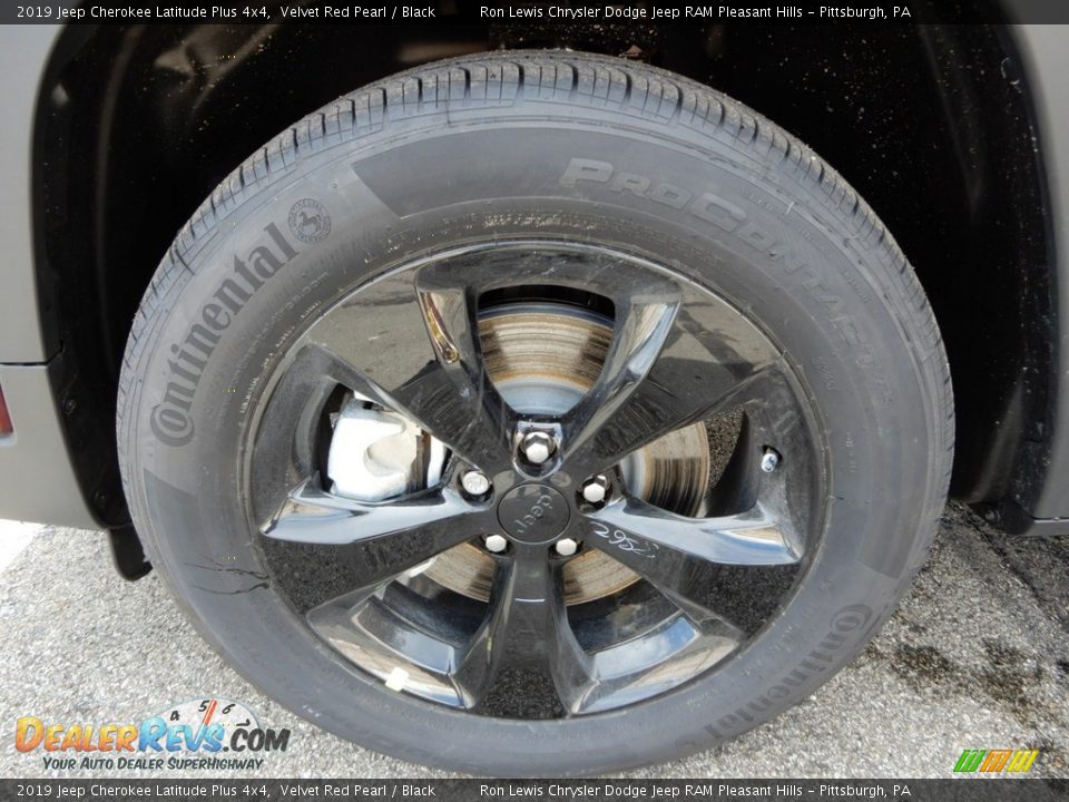 2019 Jeep Cherokee Latitude Plus 4x4 Velvet Red Pearl / Black Photo #10