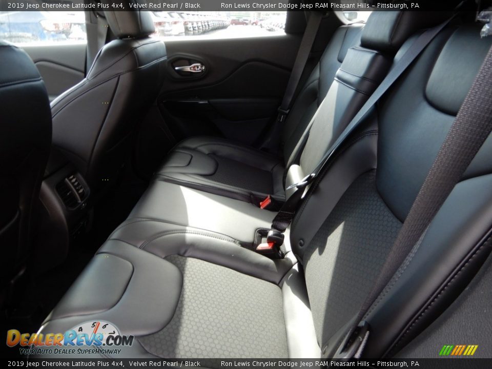 2019 Jeep Cherokee Latitude Plus 4x4 Velvet Red Pearl / Black Photo #12