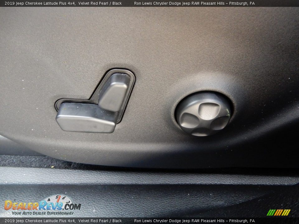 2019 Jeep Cherokee Latitude Plus 4x4 Velvet Red Pearl / Black Photo #16