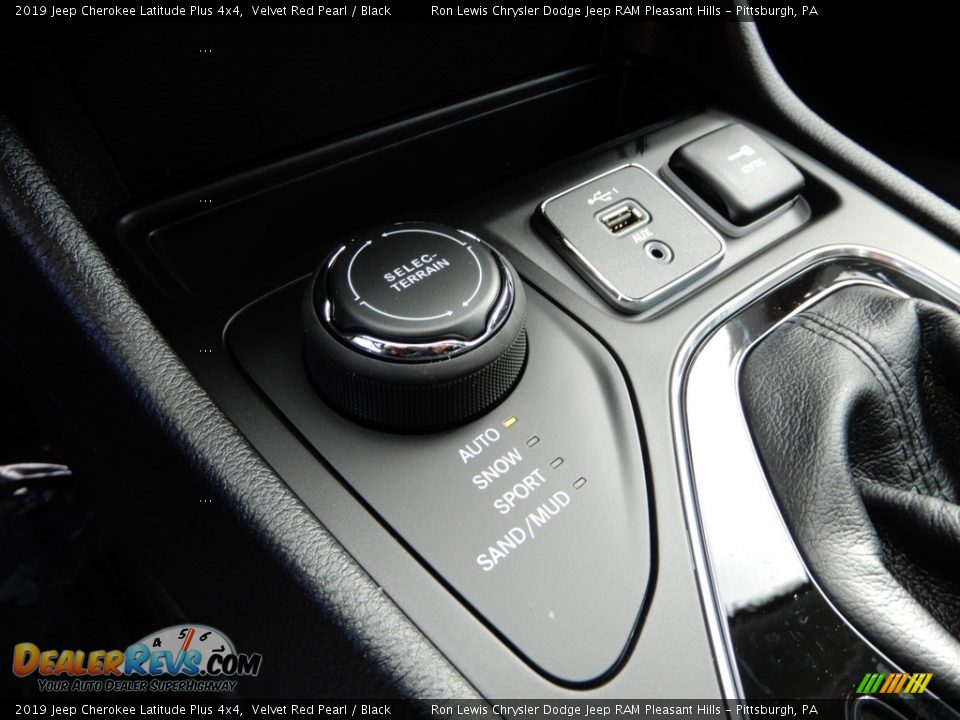 2019 Jeep Cherokee Latitude Plus 4x4 Velvet Red Pearl / Black Photo #18