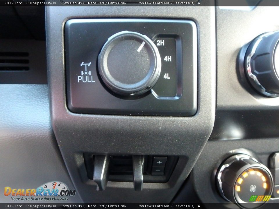 Controls of 2019 Ford F250 Super Duty XLT Crew Cab 4x4 Photo #17