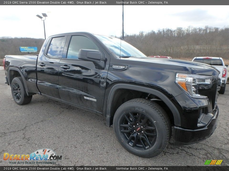 Front 3/4 View of 2019 GMC Sierra 1500 Elevation Double Cab 4WD Photo #3
