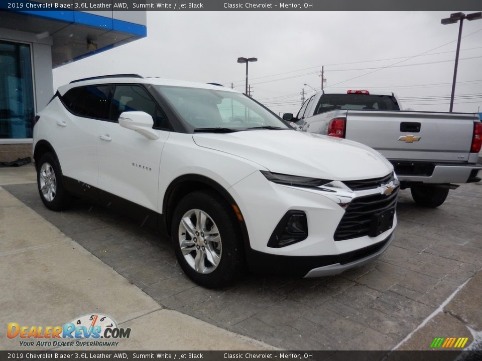 Front 3/4 View of 2019 Chevrolet Blazer 3.6L Leather AWD Photo #3