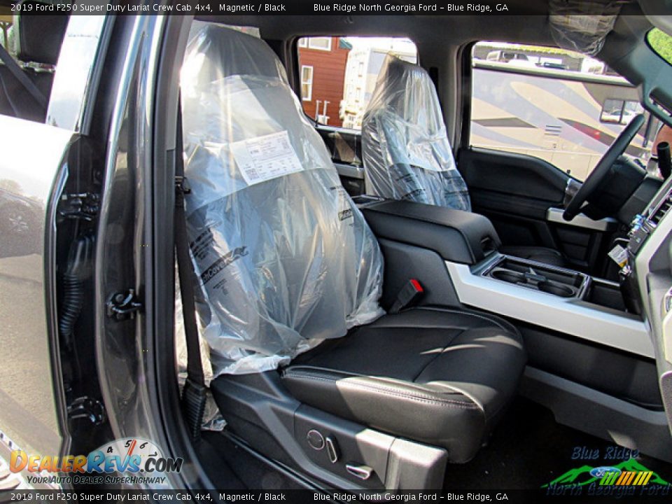 2019 Ford F250 Super Duty Lariat Crew Cab 4x4 Magnetic / Black Photo #11
