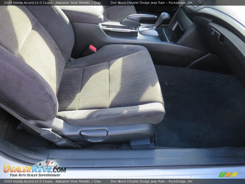 2009 Honda Accord LX-S Coupe Alabaster Silver Metallic / Gray Photo #31